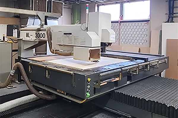 レーザー加工機
